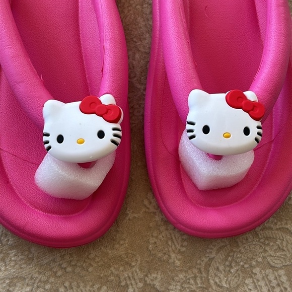 Brand New Hello Kitty Pink Thong Flip Flops Slides Sandals Comfy Cute Fun - Picture 3 of 13